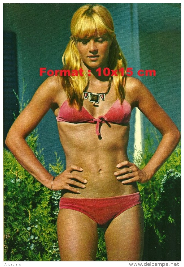 Reproduction D´une Photographie De Sylvie Vartan En Maillot De Bain Deux Pièces - Autres & Non Classés