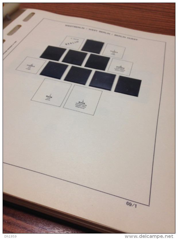 BERLIN OCCASION SCHAUBEK 1948-1987 !!! COULEUR VERT + env. 84 FEUILLES PREIMPRIMEES AVEC POCHETTES