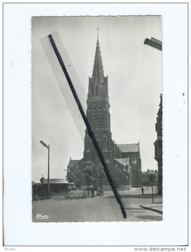 CPSM  - Armentières (Nord ) - L'église St Vaast Et La Gare Routière - Armentieres