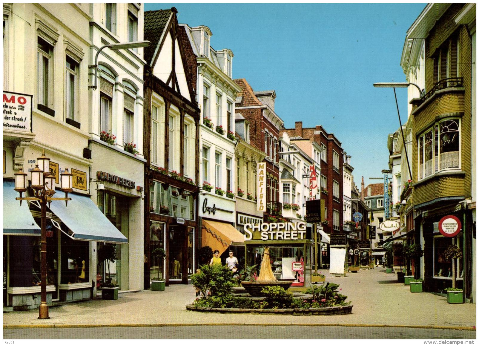 BELGIQUE - FLANDRE OCCIDENTALE - KORTRIJK - COURTRAI - Shopping Street. - Kortrijk