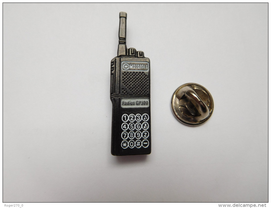 Beau Pin's En Relief ,  Motorola Radius GP300 , Talkie Walkie , Radio , GPS - Informatique