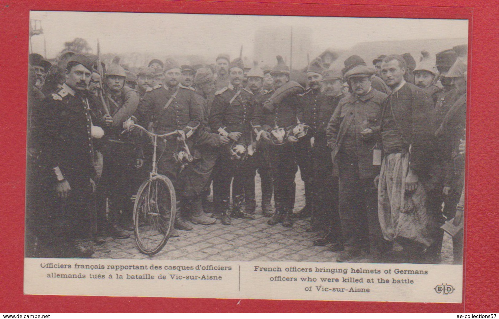 Vic Sur Aisne  --  Officiers Francais Rapportant Des Casques D Officiers Allemands Tués à La Bataille De Vic Sur Aisne - Vic Sur Aisne