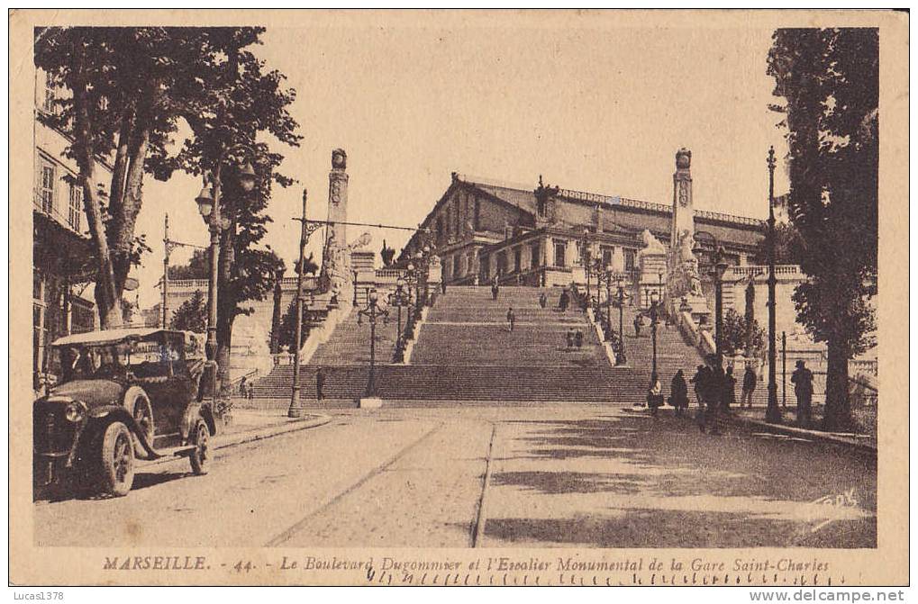 13 / MARSEILLE / LE BOULEVARD DUGOMMIER ET L ESCALIER MONUMENTAL DE LA GARE / JOLI PLAN DE VOITURE - Stazione, Belle De Mai, Plombières