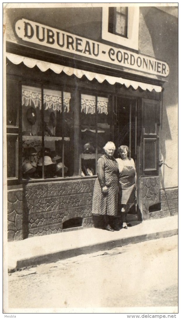 PHOTO  ANCIENNE  -  Magasin  Cordonnerie  - Vitrine Avec Des Chapeaux Et Chaussures - DUBUREAU - CORDONNIER  ( Ballée ?) - Métiers