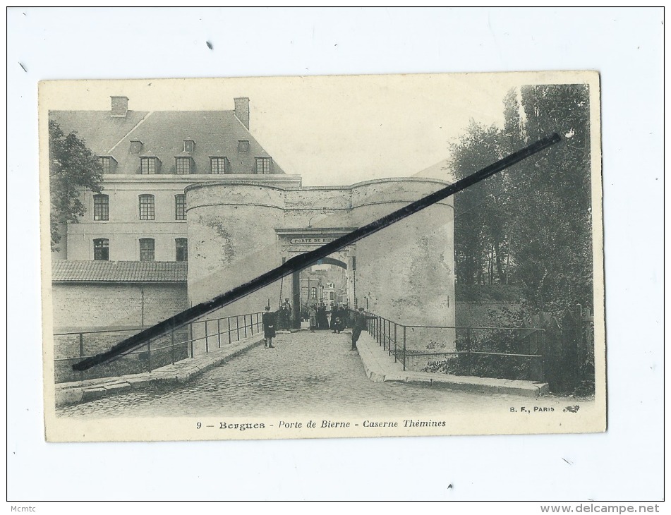 CPA   Décollée  - Bergues  - Porte De Bierne  -  Caserne Thémines - Bergues