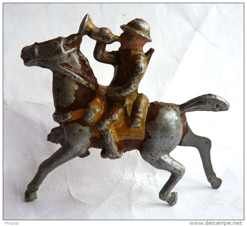 FIGURINE ALUDO - SOLDAT CAVALIER TROMPETTE CASQUE ADRIEN KAKI Pas Quiralu - Quiralu