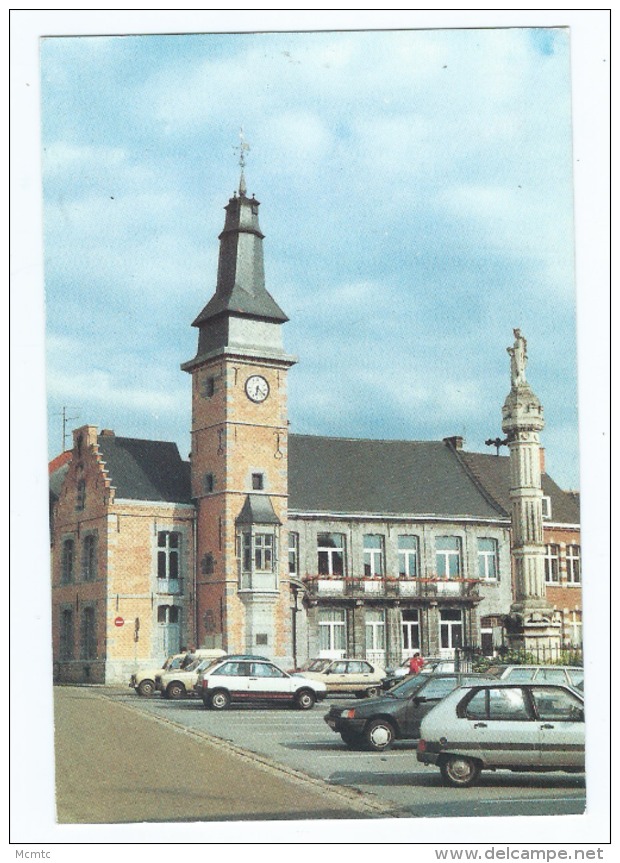 CPM  - Bavay    -  Bavai  -  Hôtel De Ville - Beffroi Du XVIIe Siècle Monument Historique - Bavay