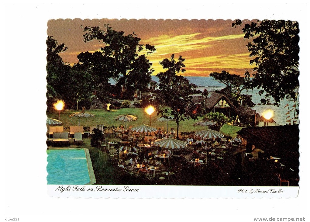 Cpm - GUAM - Night Falls On Romantic Guam - Hôtel Nuit Piscine Terrasse - 1979 - Guam