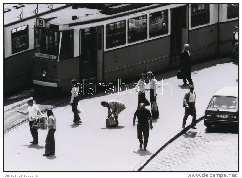 Cca 1977 Budapest, Gellért Tér, A 18-as és 19-es Villamos Közös... - Autres & Non Classés