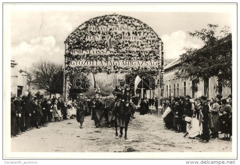 T2 1938 Párkány, Stúrovo; A Magyar Csapatok Bevonulása, Díszkapu / Entry Of The... - Non Classés