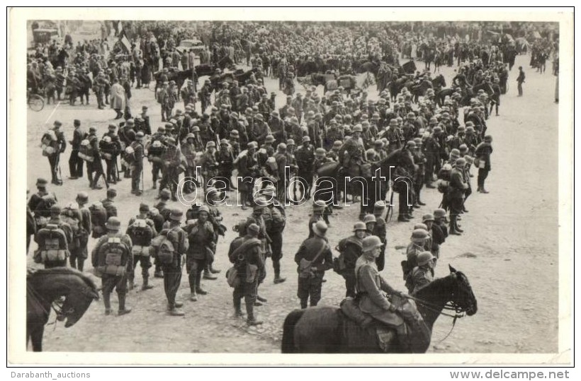 T2 1938 Ipolyság, Sahy; Bevonulás, Katonák / Entry Of The Hungarian Troops, Soldiers 'Az ElsÅ‘... - Non Classés