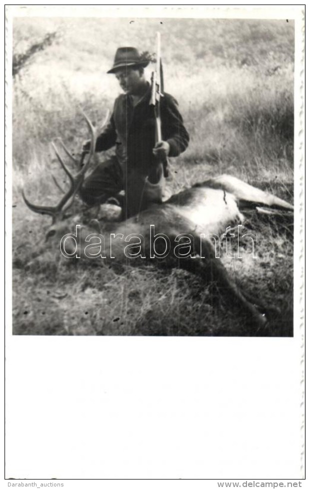 * T1/T2 1939 Vadász LelÅ‘tt Szarvassal / Hunter With Deer, Photo - Unclassified