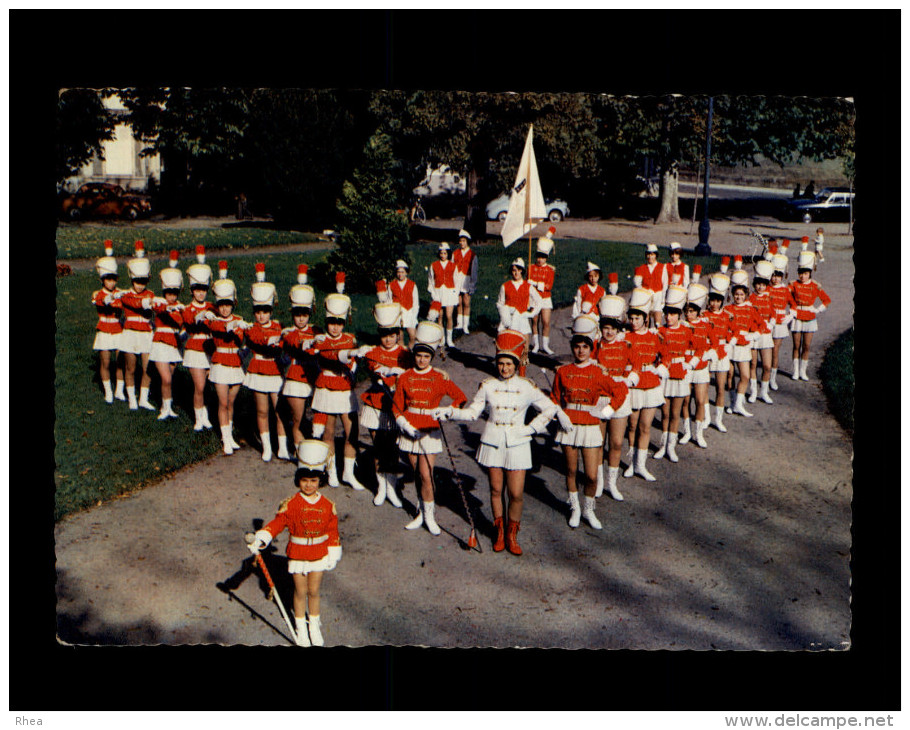 03 - MOULIN - Majorettes - Comité Des Fetes - Moulins