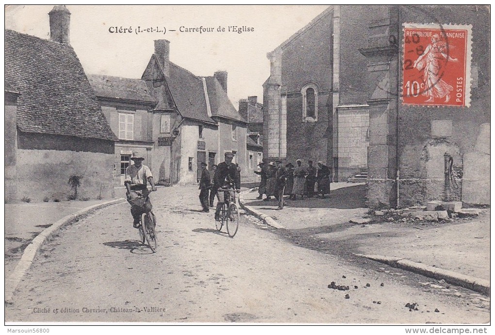 CPA - Dept 37- CLERE LES PINS - CARREFOUR DE L'EGLISE - Cléré-les-Pins