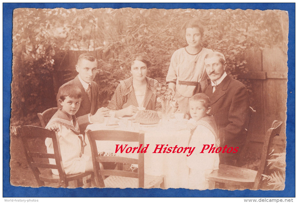 CPA Photo - ZWEIBRUCKEN - Portrait Famille Avec Gateau Sur La Table - 1921 - Homme Femme Enfant Garçon Fille Family Cake - Zweibruecken