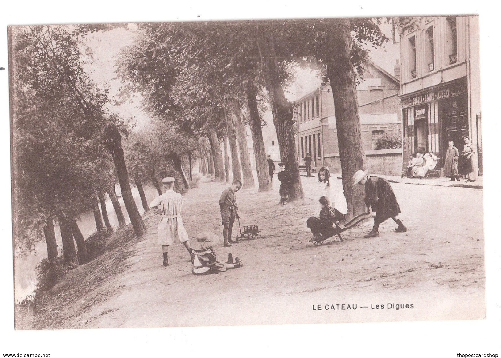 CPA 59 Le Gateau  Les Digues TRES ANIMEE Unused - Le Cateau