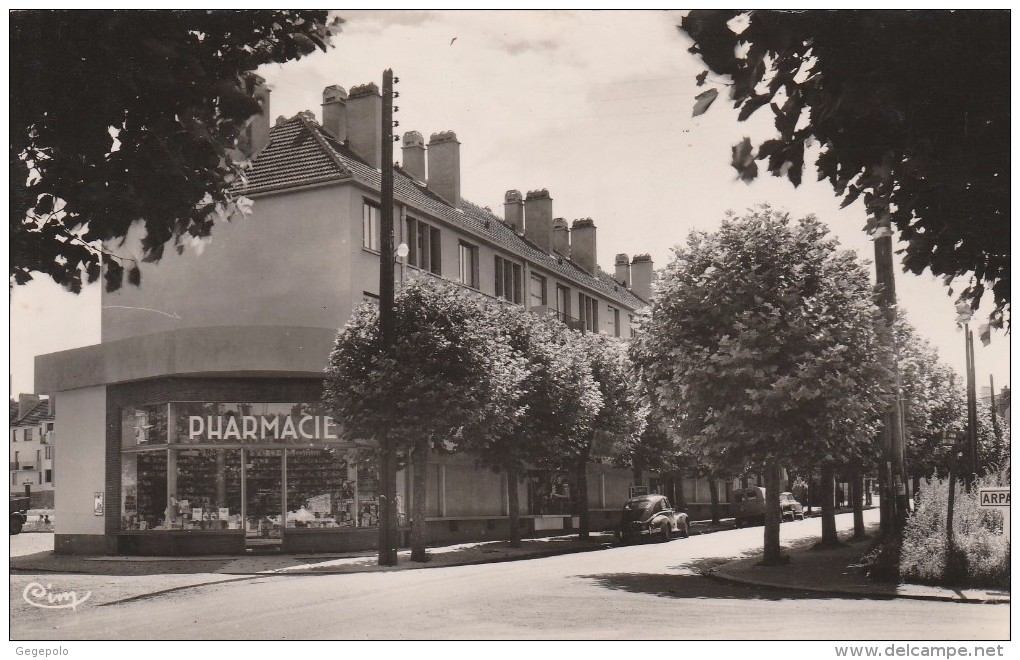 BRETIGNY Sur ORGE - Boulevard De La République ( Pharmacie ..... ) - Bretigny Sur Orge