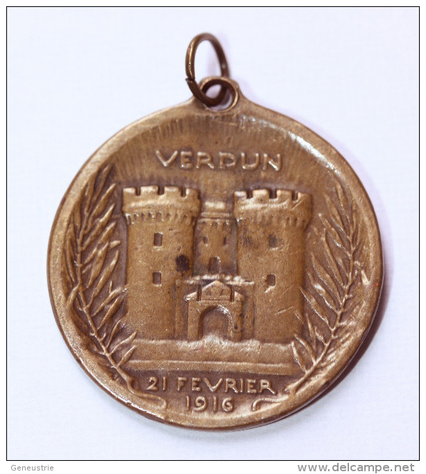 WWI - Beau Pendentif Médaille De Bronze "On Ne Passe Pas / Verdun 21 Février 1916" WWI - 1914-18