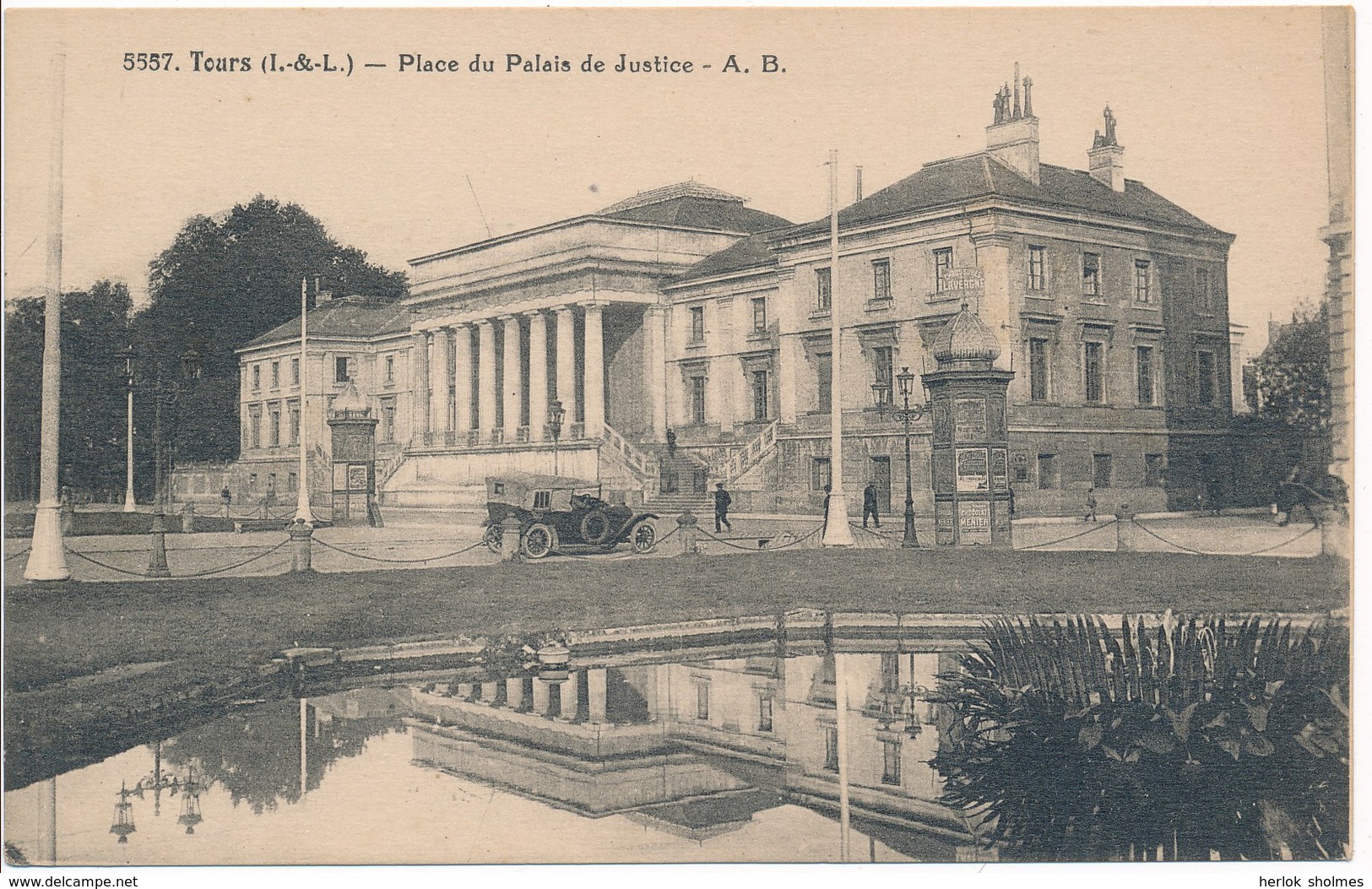 37. CPA. TOURS. Place Du Palais De Justice - Tours