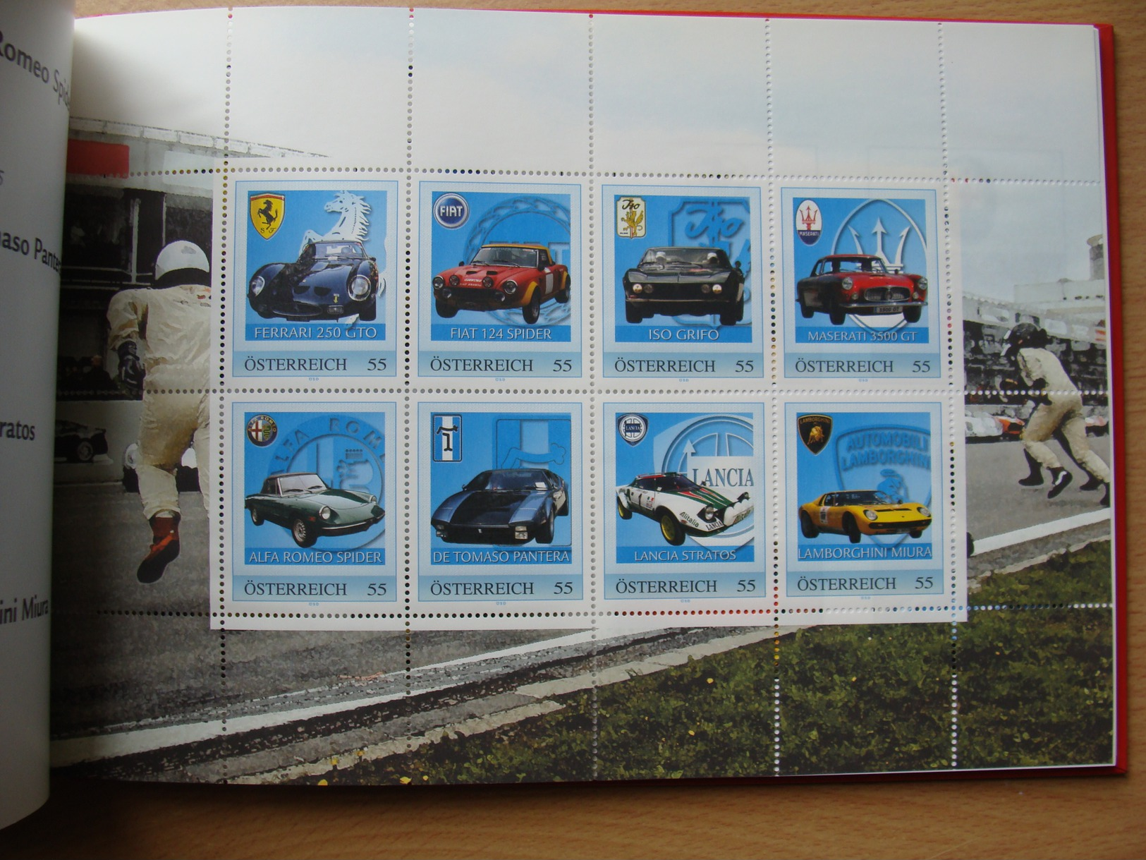 Austria Pws 2008 - Italianische Sportwagen 38 Page Markenbuch With 8 MNH Stamps Depicting Cars Ferrari Alfa Romeo Lancia - Autos