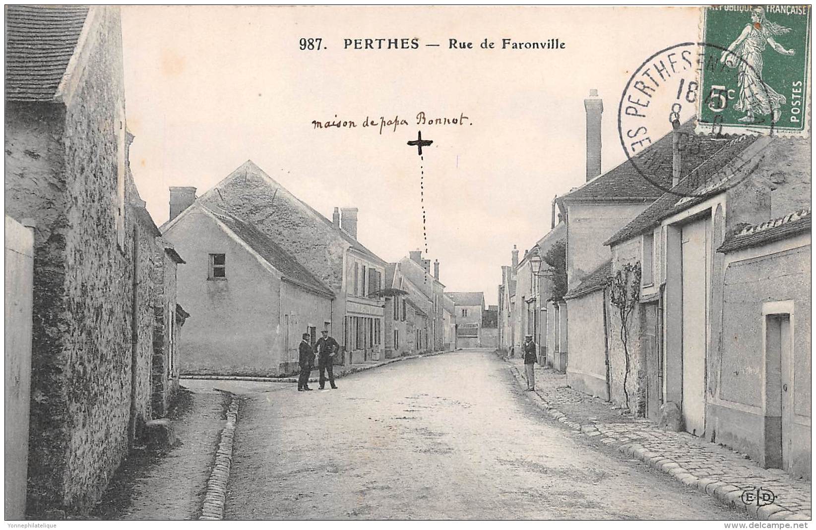 77 - SEINE ET MARNE - Perthes - Rue De Faronville - Perthes