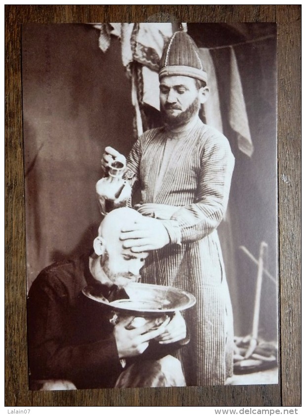 Reproduction  Carte Postale Ancienne: IRAN, PERSE : Door To Door Barber, Qajar Era - Iran