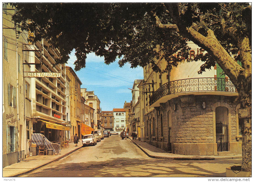 LE BOULOU - L'Hôtel De Ville Et Rue Arago - CPSM Grand Format - Autres & Non Classés