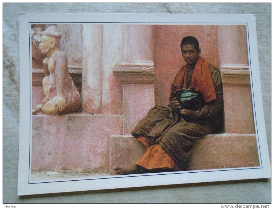 D141559 Myanmar Burma Birma  -Rangoon  -Monk - Myanmar (Birma)