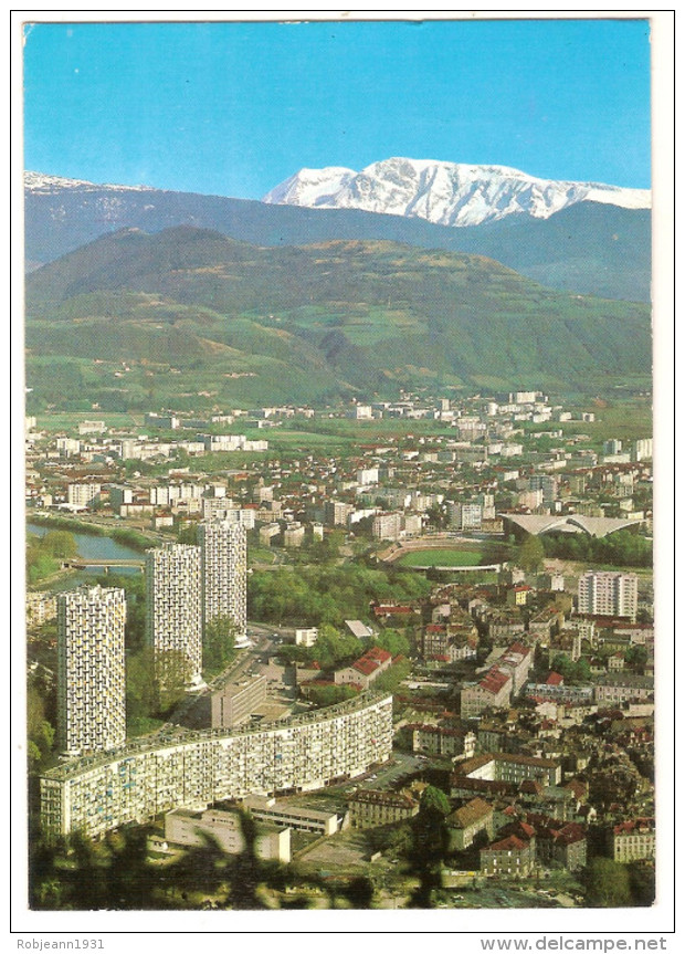 Grenoble (38) Vue Generale - Avenue Marechal Leclerc Et Les Stades , Au Fond Le Taillefer - Grenoble