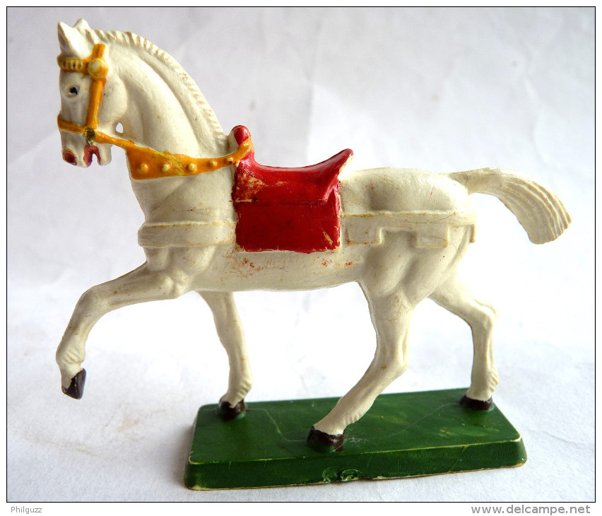 FIGURINE STARLUX CHEVAL 1976 BLANC 3 (1) MOYEN AGE - Starlux