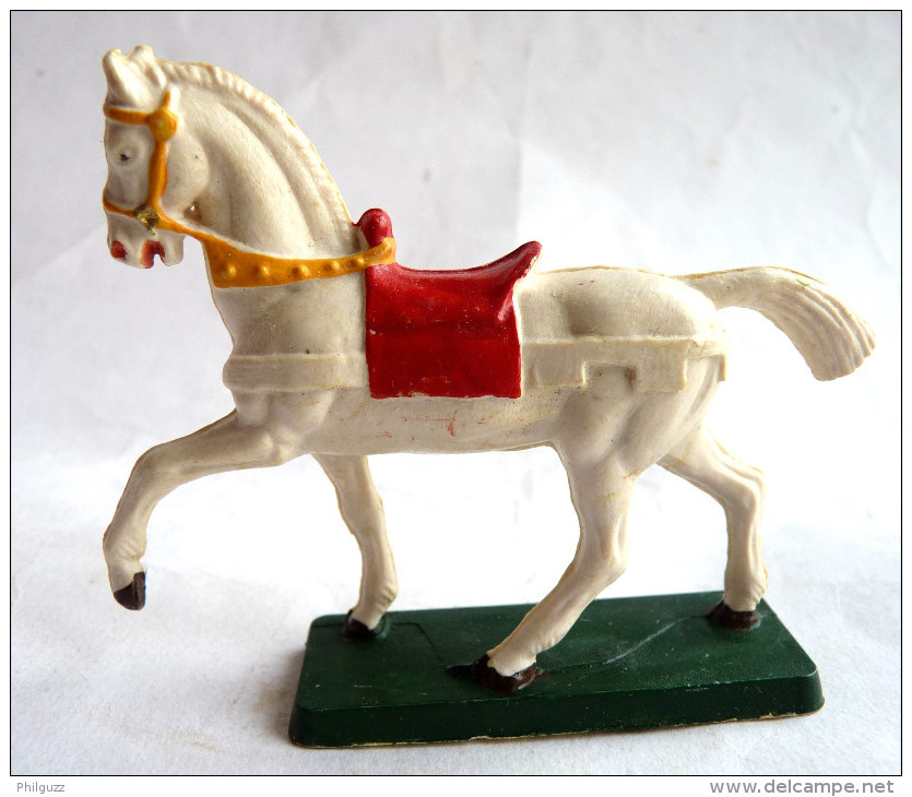 FIGURINE STARLUX CHEVAL 1976 BLANC 3 (4) MOYEN AGE - Starlux