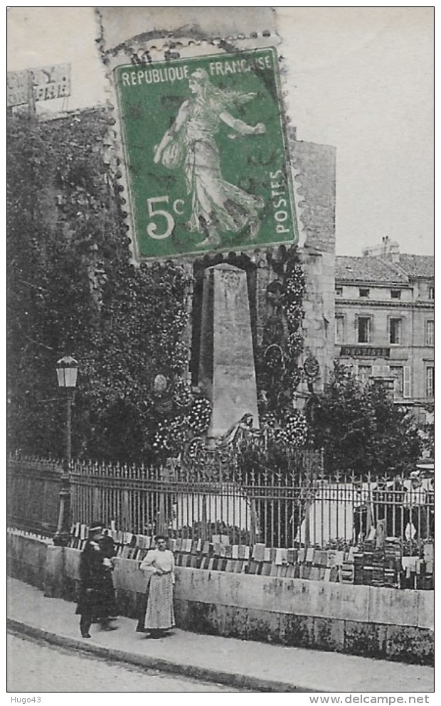 (RECTO / VERSO) ANGOULEME EN 1912 - N° 76 - STATUE DE MARGUERITE DE VALOIS AVEC PERSONNAGES - BEAU CACHET - CPA - Angouleme