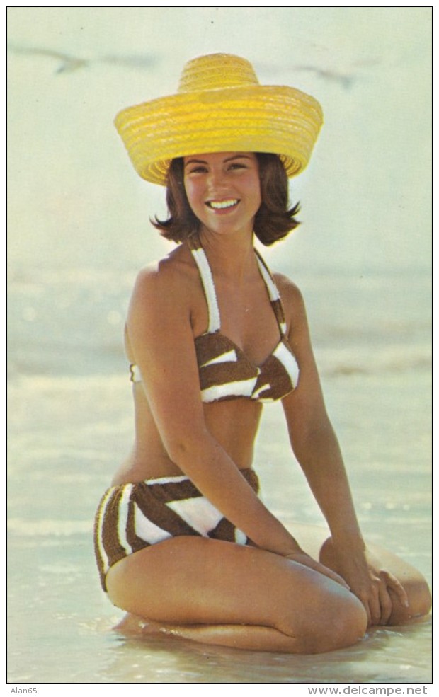 Bathing Beauty Pin-up, Woman In Bikini And Hat, C1960s Vintage Postcard - Pin-Ups