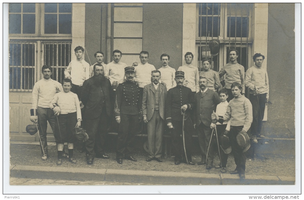 SPORTS - ESCRIME - Belle Carte Photo Militaires Et Jeunes Escrimeurs (non Située) - Escrime