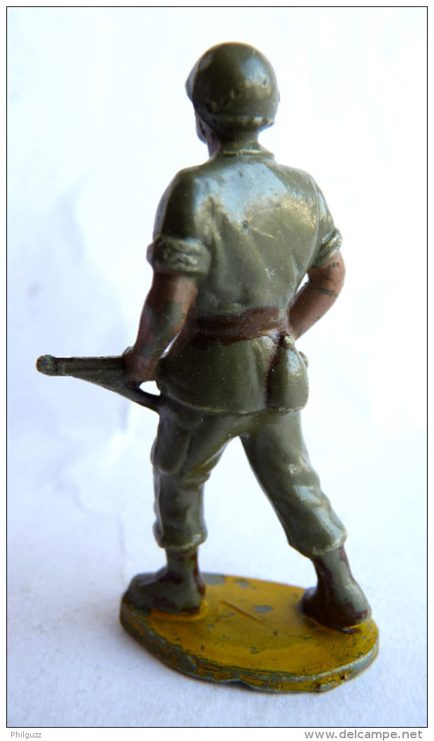 Figurine Guilbert ARMEE MODERNE SOLDAT FUSIL DEVANT A LA CEINTURE 1 60's Pas Starlux Clairet Cyrnos, - Militaires