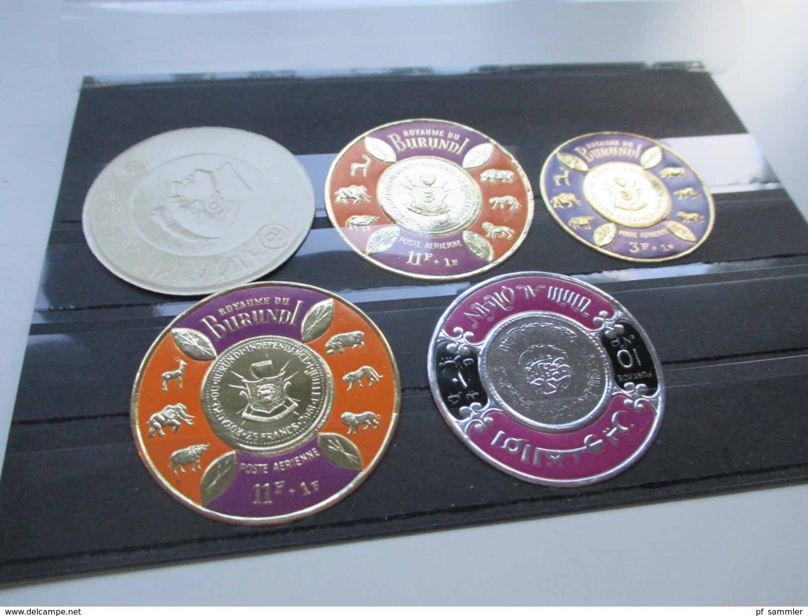 Afrika Bhutan / Burundi / Sanda Island usw. Goldmarken / goldene Briefmarken. Rund! 14 Marken! 1960er Jahre!