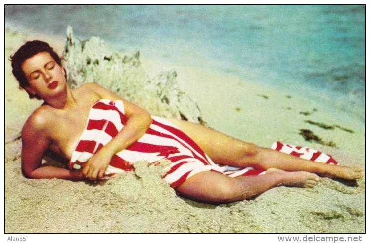 Beautiful Woman Beach Pin-up, Nude Wrapped In Towel Risque, C1950s Vintage Postcard - Pin-Ups