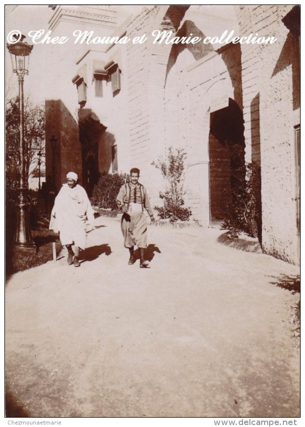 TUNISIE TUNIS - ENTREE DU SOUK GRAND BAZAR - PHOTO MILITAIRE 11 X 8 CM - Guerre, Militaire