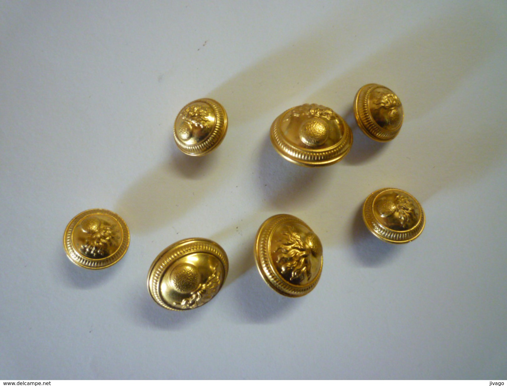 Lot De BOUTONS D'UNIFORMES à Identifier  - Buttons