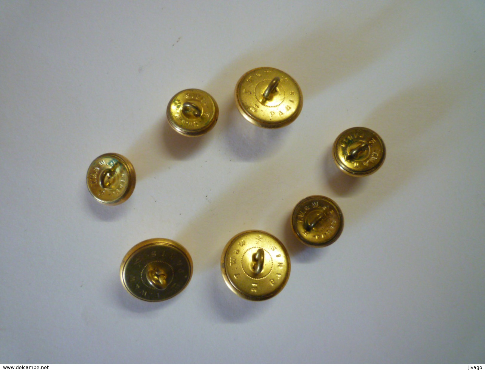 Lot De BOUTONS D'UNIFORMES à Identifier  - Boutons