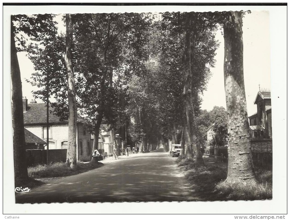 10 . LUSIGNY SUR BARSE . ROUTE NATIONALE . COTE TROYES . GARAGE ET POMPES A ESSENCE ESSO - Autres & Non Classés