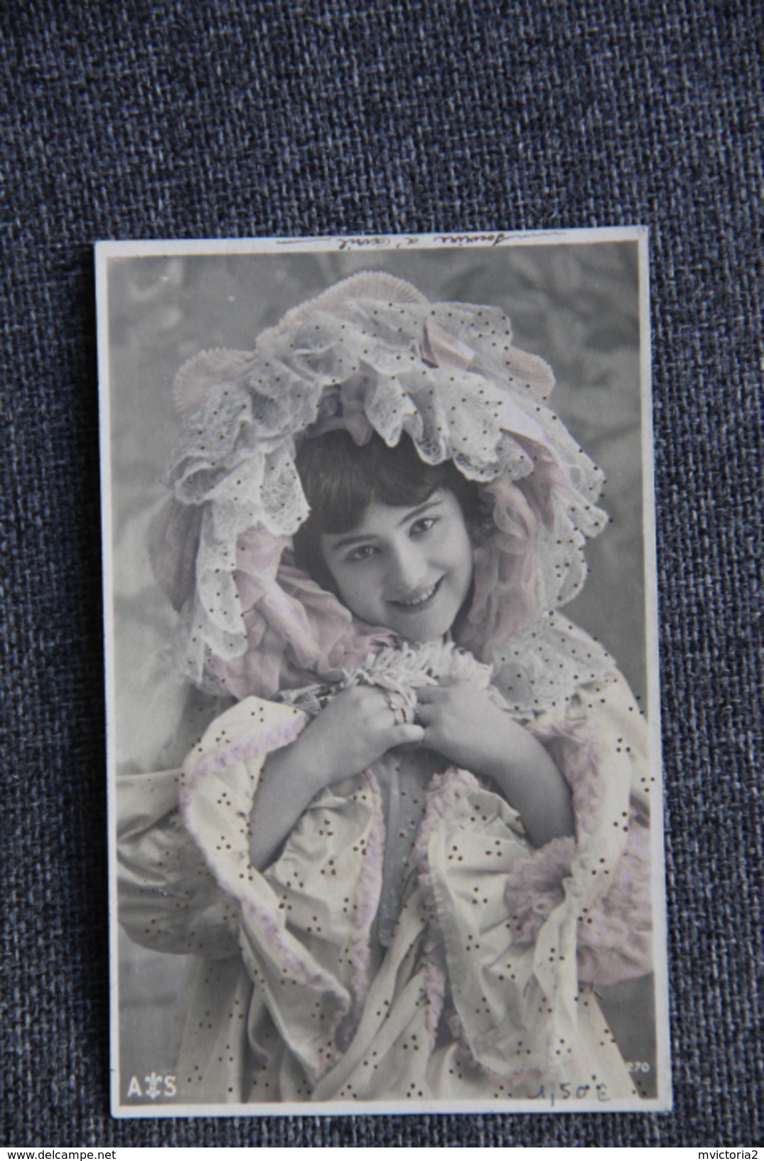 Jeune Fille à La Robe De Chambre - Frauen