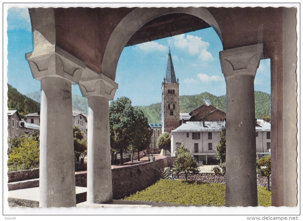 ST-ETIENNE-DE-TINEE. - L´Eglise Et Village. CPSM - Other & Unclassified