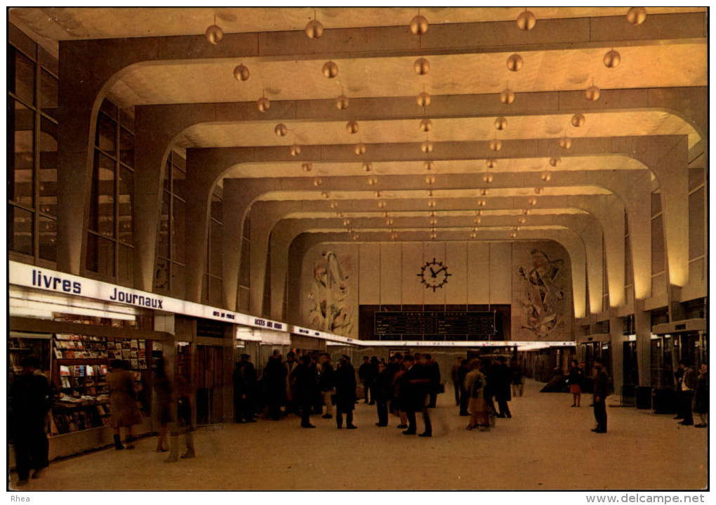 38 - GRENOBLE - Gare SNCF - Intérieur Gare - Grenoble