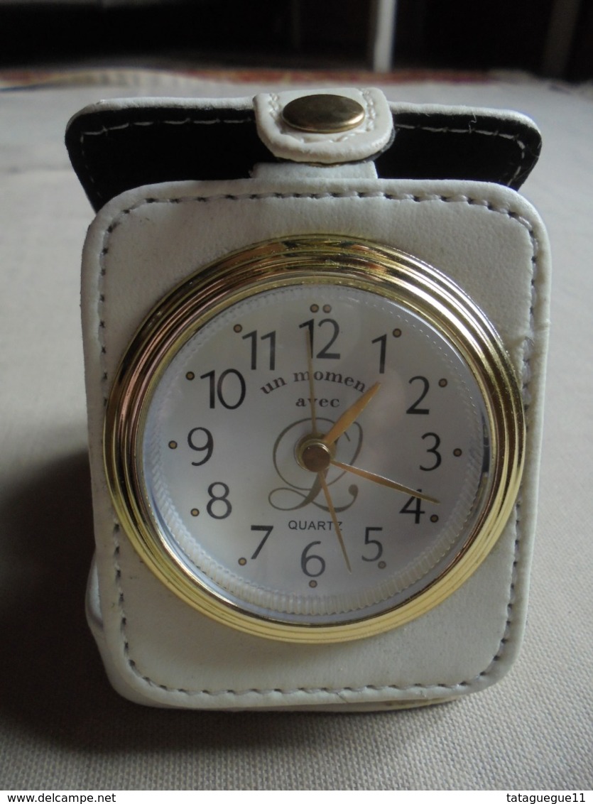 Vintage - Réveil De Voyage Publicitaire "Un Moment Avec L" Quartz - Alarm Clocks