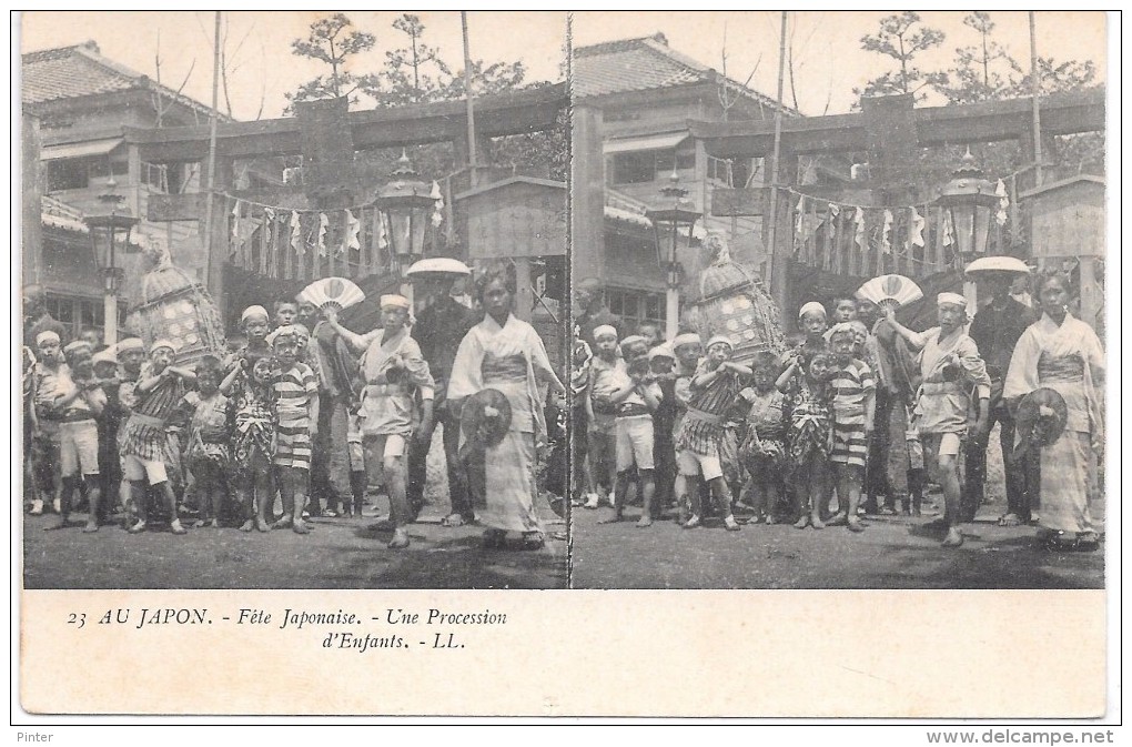 AU JAPON - Fête Japonaise - Une Procession D'Enfants - Autres & Non Classés