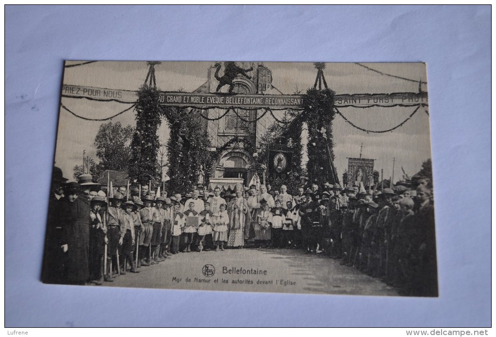 Bellefontaine   Mgr De Namur Et Les Autorités Devant L'église - Bievre