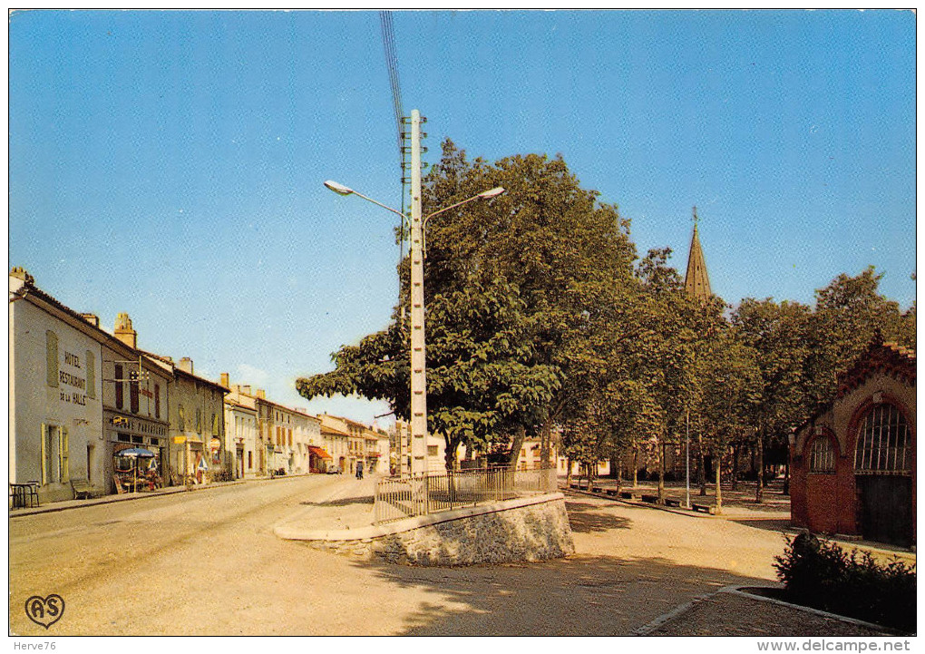 ST PAUL CAP DE JOUX - Grande Rue Et Place De L'Eglise - CPSM Grand Format - Saint Paul Cap De Joux