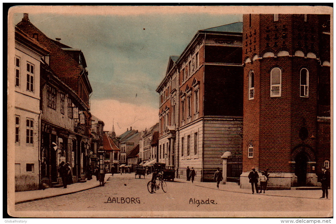 DC2330 - AALBORG - ALGADE - STREET SCENE WITH CARS AND BIKES - Danemark