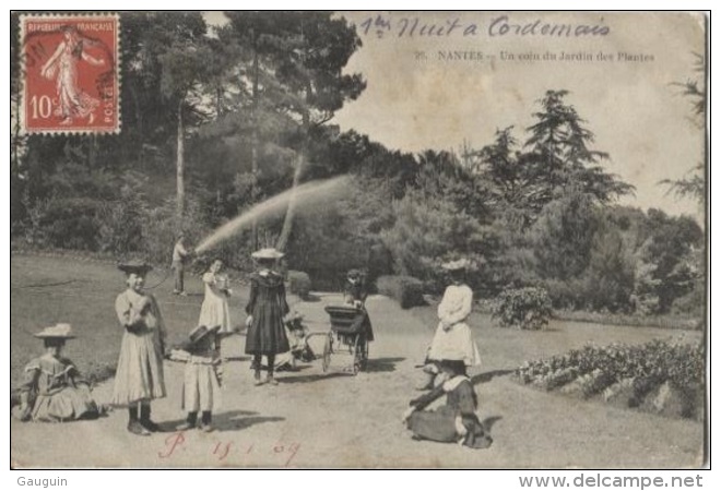 CPA - NANTES - COIN DU JARDIN DES PLANTES - Edition ? - Nantes